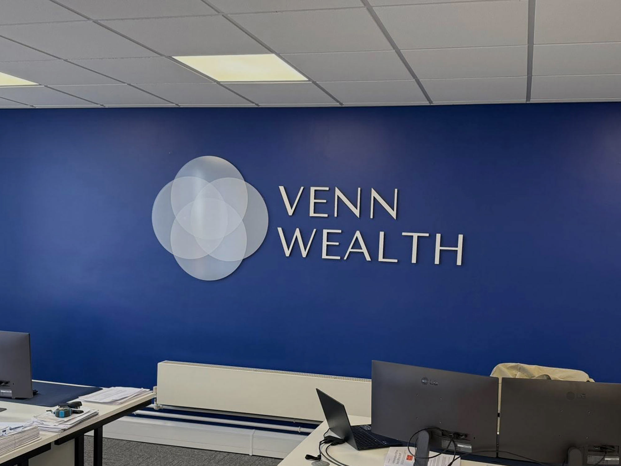 Venn-Wealth-sign-dark